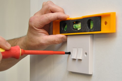 Aligning light switch with spirit level